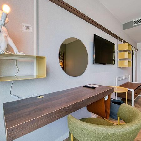Vienna House Easy By Wyndham Amsterdam Airport Schiphol Hotel Hoofddorp Bagian luar foto