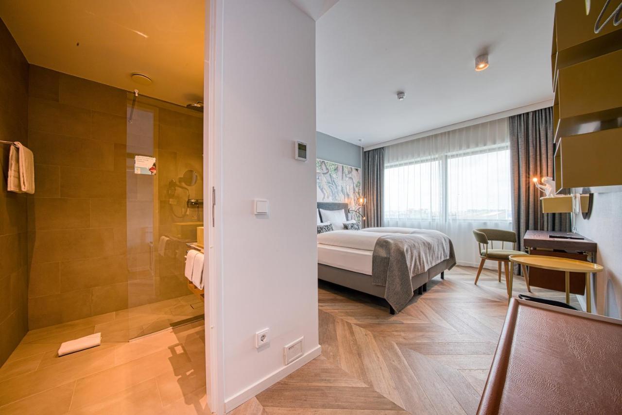Vienna House Easy By Wyndham Amsterdam Airport Schiphol Hotel Hoofddorp Bagian luar foto