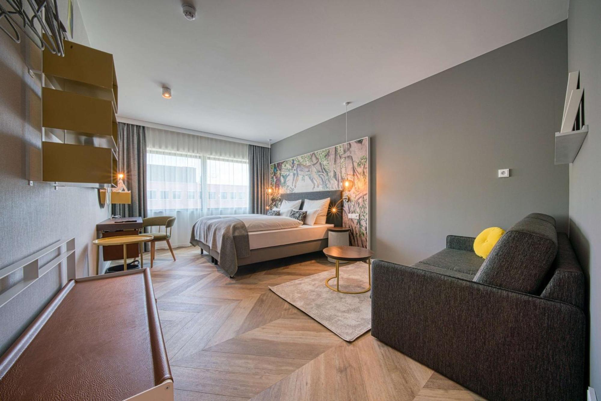 Vienna House Easy By Wyndham Amsterdam Airport Schiphol Hotel Hoofddorp Bagian luar foto