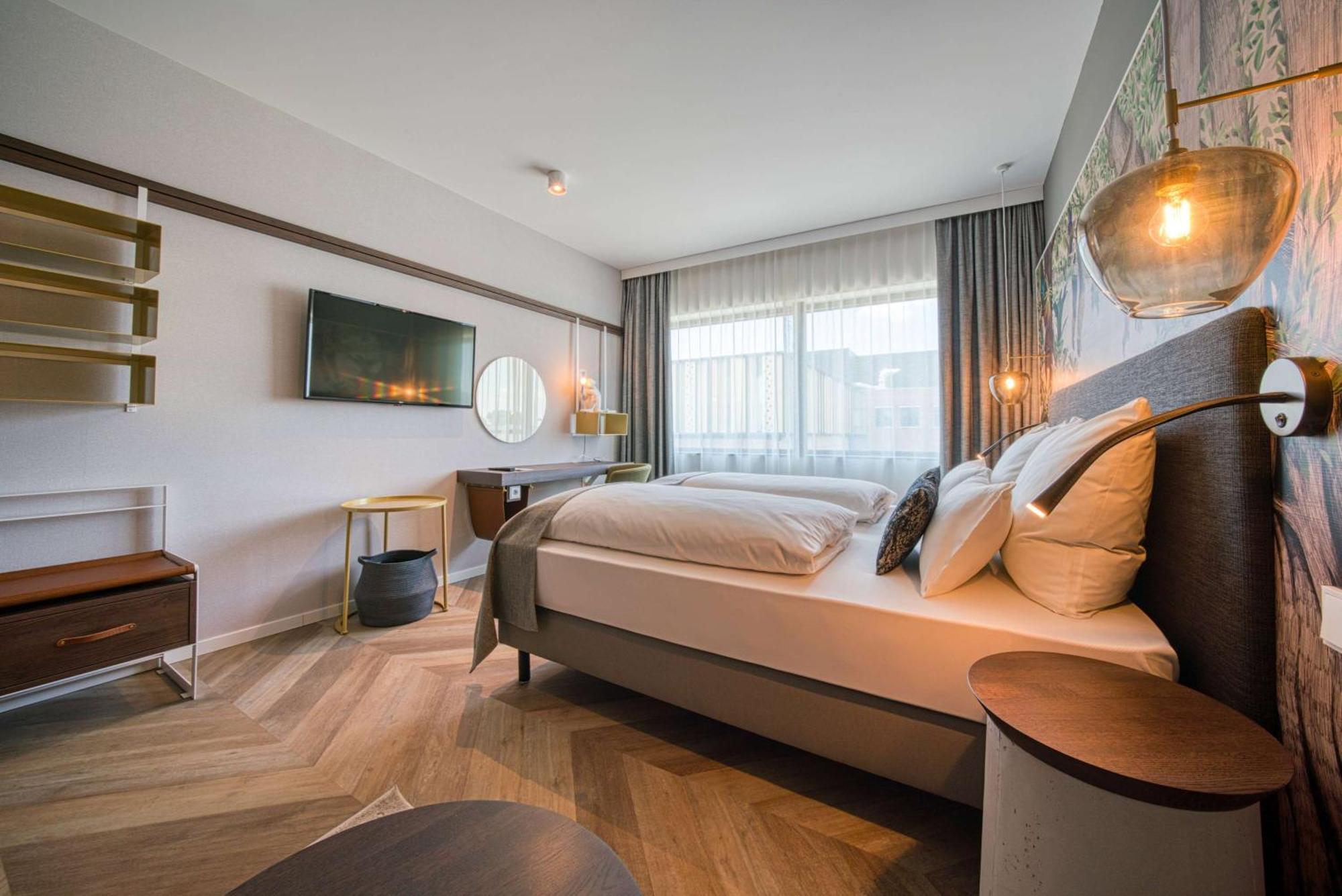 Vienna House Easy By Wyndham Amsterdam Airport Schiphol Hotel Hoofddorp Bagian luar foto