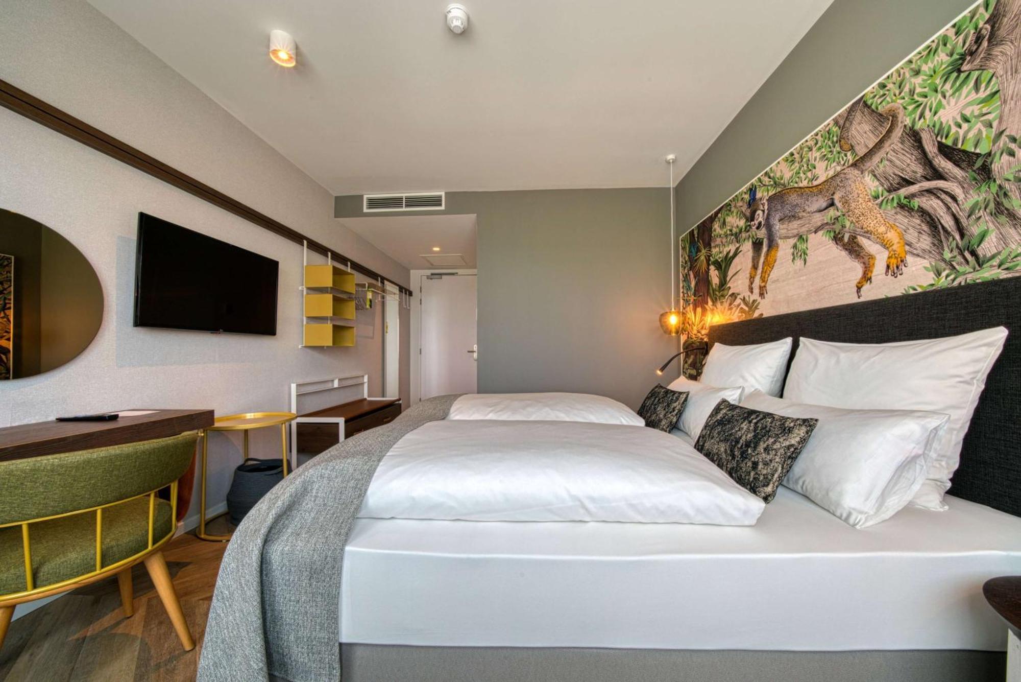 Vienna House Easy By Wyndham Amsterdam Airport Schiphol Hotel Hoofddorp Bagian luar foto