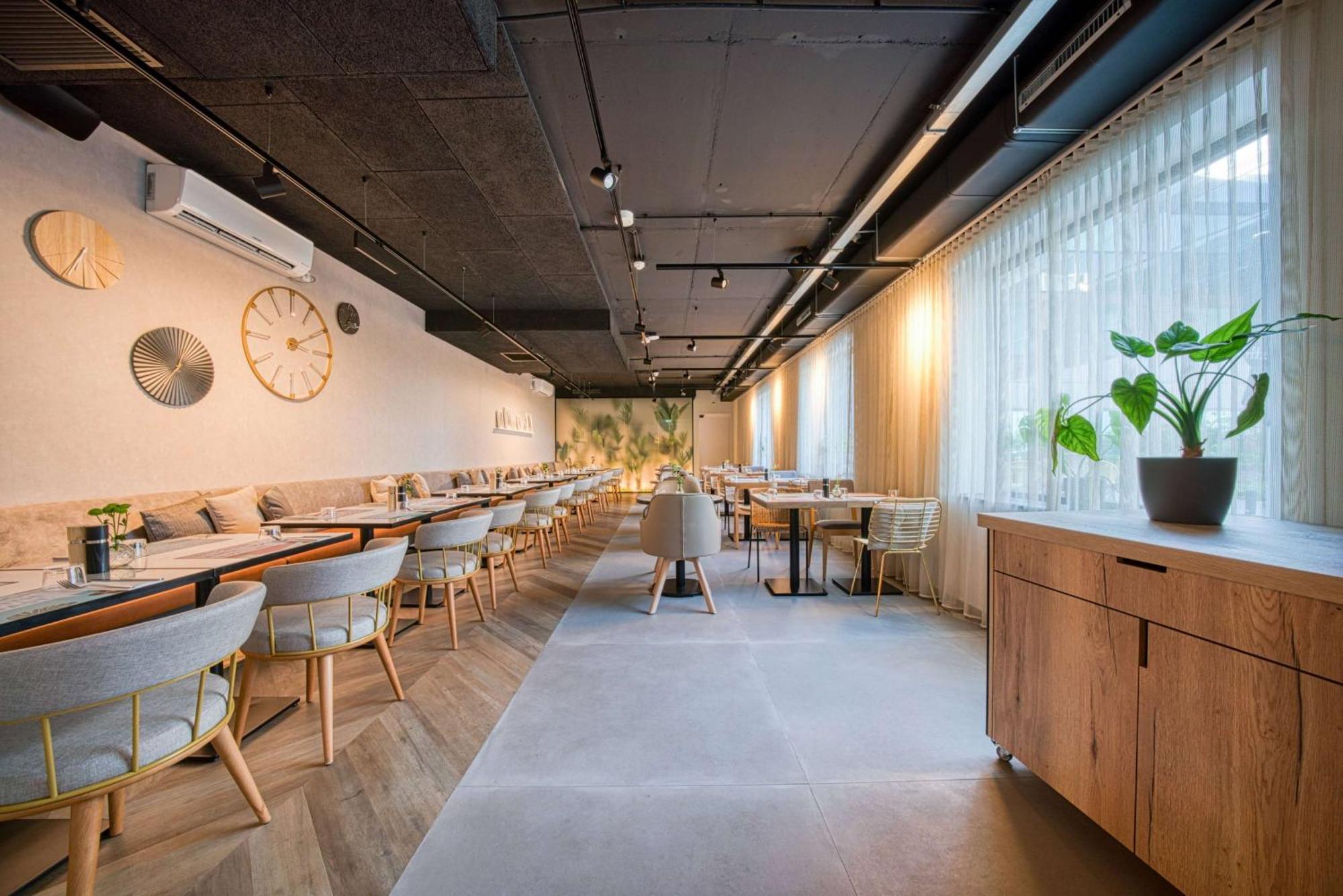 Vienna House Easy By Wyndham Amsterdam Airport Schiphol Hotel Hoofddorp Bagian luar foto