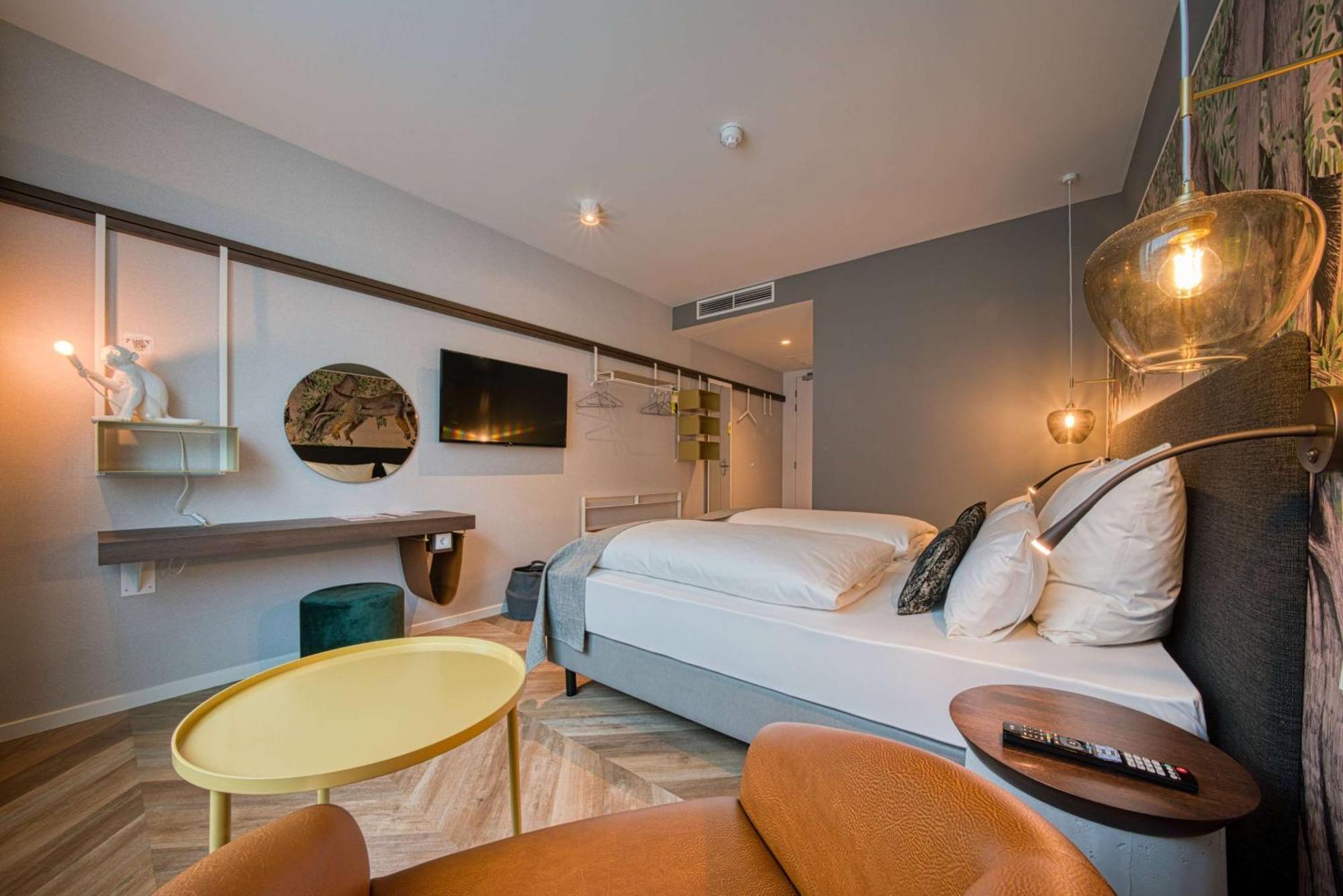 Vienna House Easy By Wyndham Amsterdam Airport Schiphol Hotel Hoofddorp Bagian luar foto